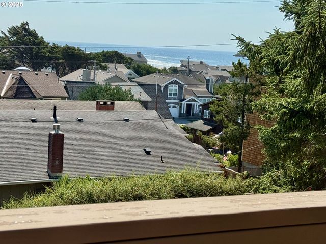 131 W NEBESNA St, Cannon Beach, OR 97110