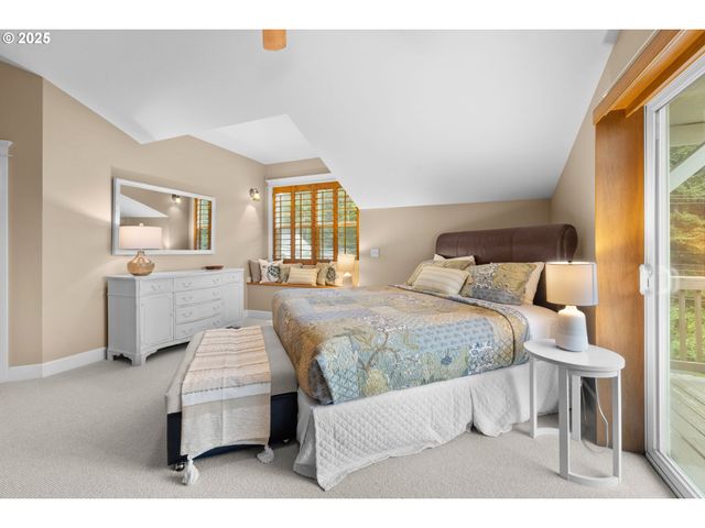 131 W NEBESNA St, Cannon Beach, OR 97110