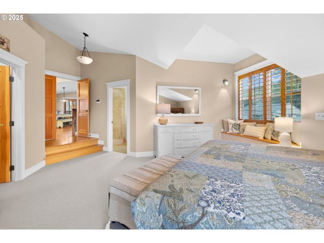 131 W NEBESNA St, Cannon Beach, OR 97110