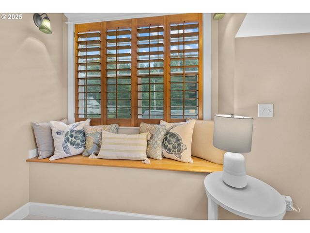 131 W NEBESNA St, Cannon Beach, OR 97110