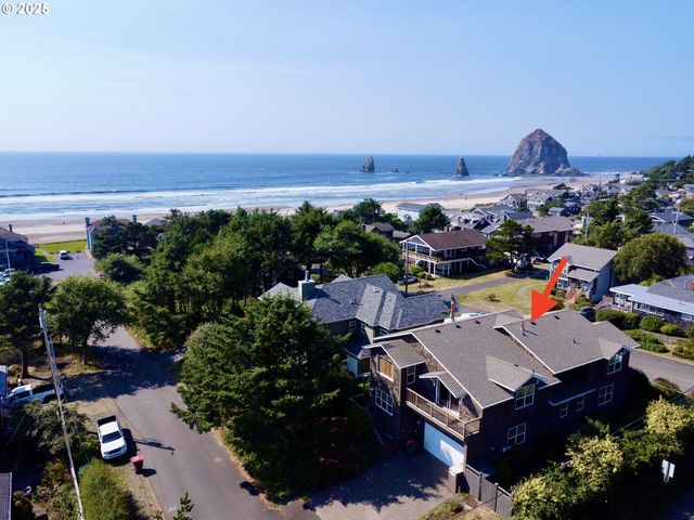 131 W NEBESNA St, Cannon Beach, OR 97110
