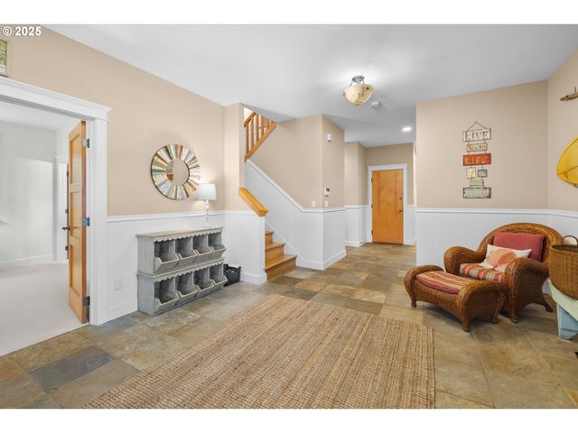 131 W NEBESNA St, Cannon Beach, OR 97110