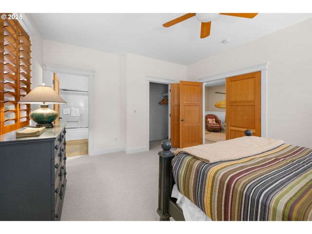 131 W NEBESNA St, Cannon Beach, OR 97110