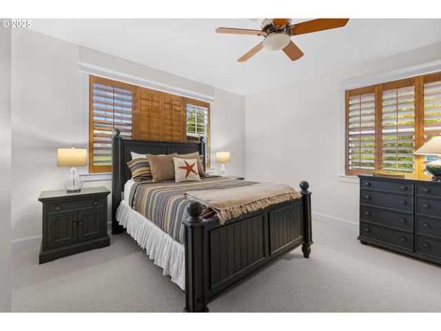 131 W NEBESNA St, Cannon Beach, OR 97110