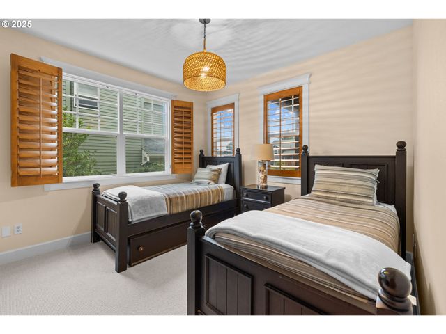 131 W NEBESNA St, Cannon Beach, OR 97110