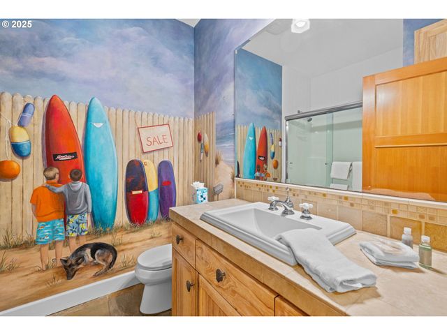 131 W NEBESNA St, Cannon Beach, OR 97110