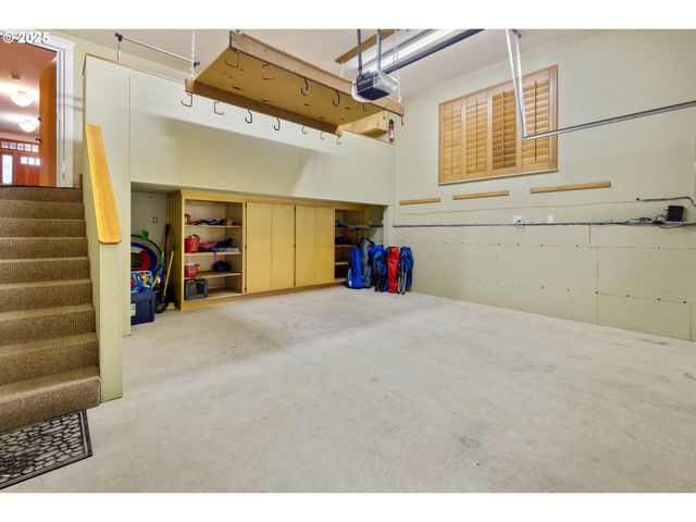 131 W NEBESNA St, Cannon Beach, OR 97110