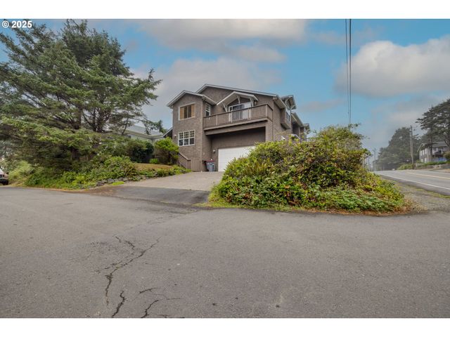 131 W NEBESNA St, Cannon Beach, OR 97110