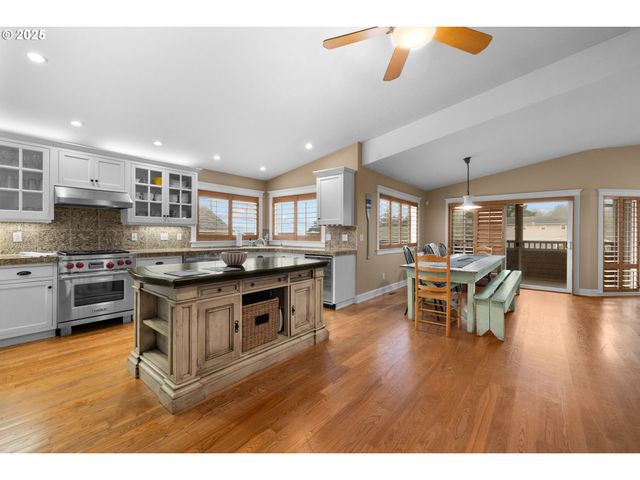 131 W NEBESNA St, Cannon Beach, OR 97110