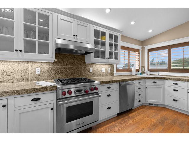 131 W NEBESNA St, Cannon Beach, OR 97110