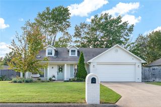 1106 N Oriole Avenue, Rogers, AR 72756