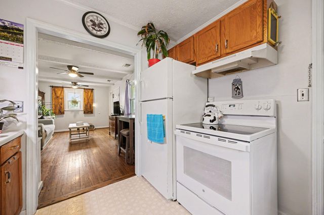 4 Woodland Avenue, Florence, KY 41042