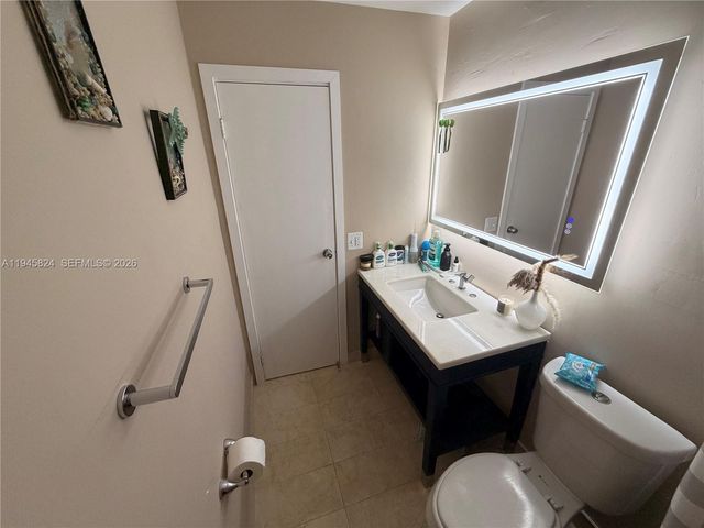 9601 NW 16th St, Pembroke Pines, FL 33024