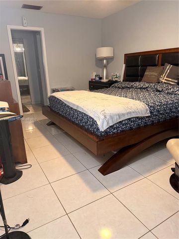 9601 NW 16th St, Pembroke Pines, FL 33024