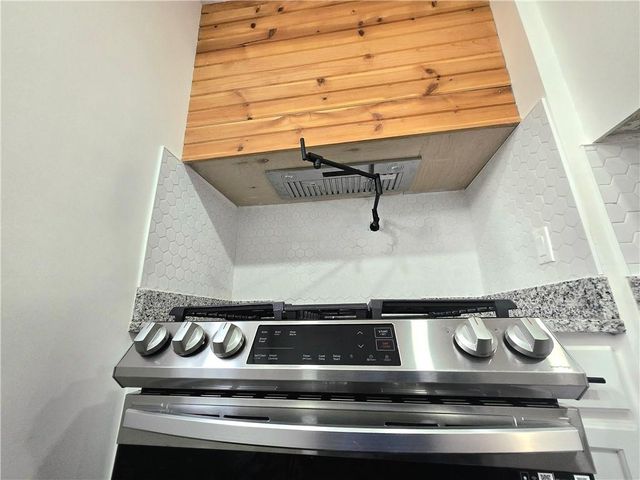 800 Valentine Road, Kansas City, MO 64111