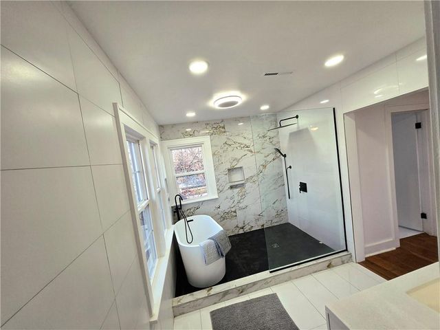 800 Valentine Road, Kansas City, MO 64111