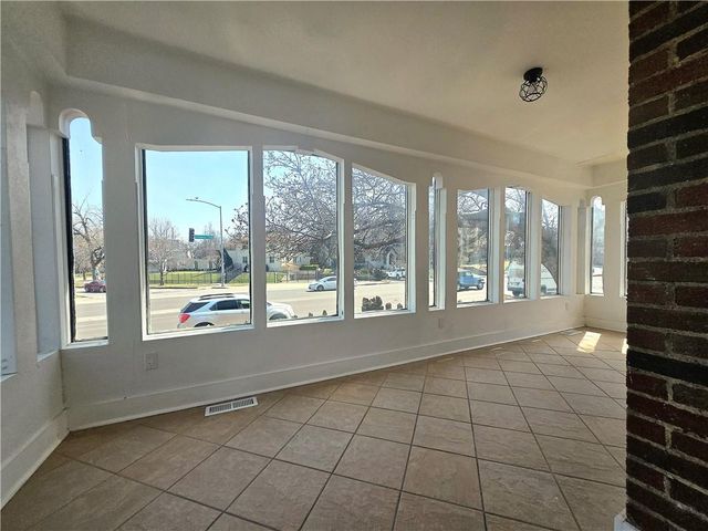 800 Valentine Road, Kansas City, MO 64111