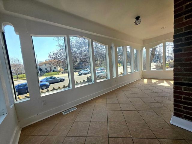 800 Valentine Road, Kansas City, MO 64111