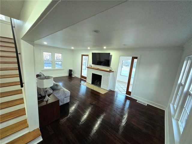 800 Valentine Road, Kansas City, MO 64111