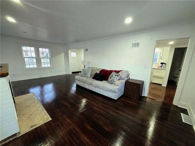 800 Valentine Road, Kansas City, MO 64111