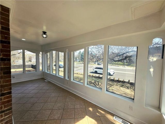 800 Valentine Road, Kansas City, MO 64111