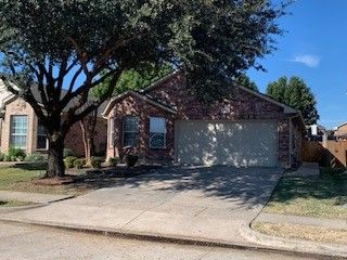 6421 Geneva Lane, Fort Worth, TX 76131