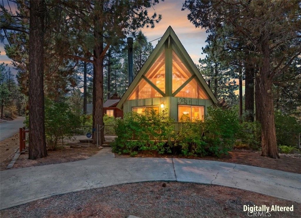 Image 1 of property listing at 424 Garrick, Big Bear City, CA 92314