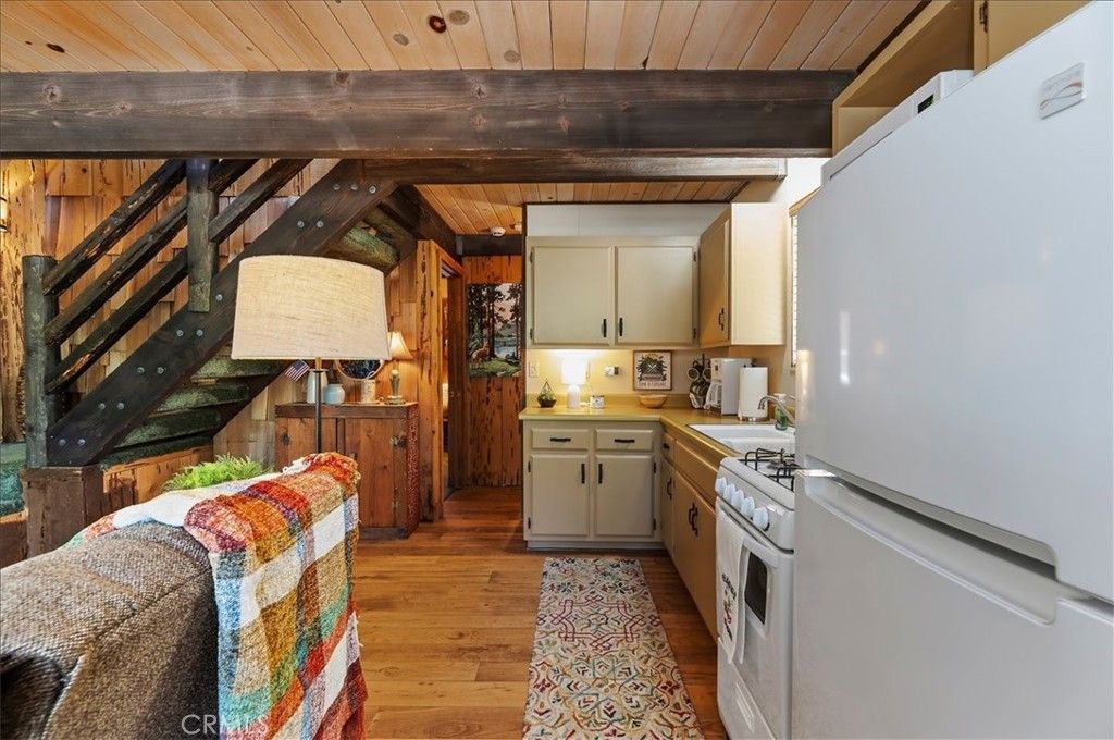 Image 12 of property listing at 424 Garrick, Big Bear City, CA 92314