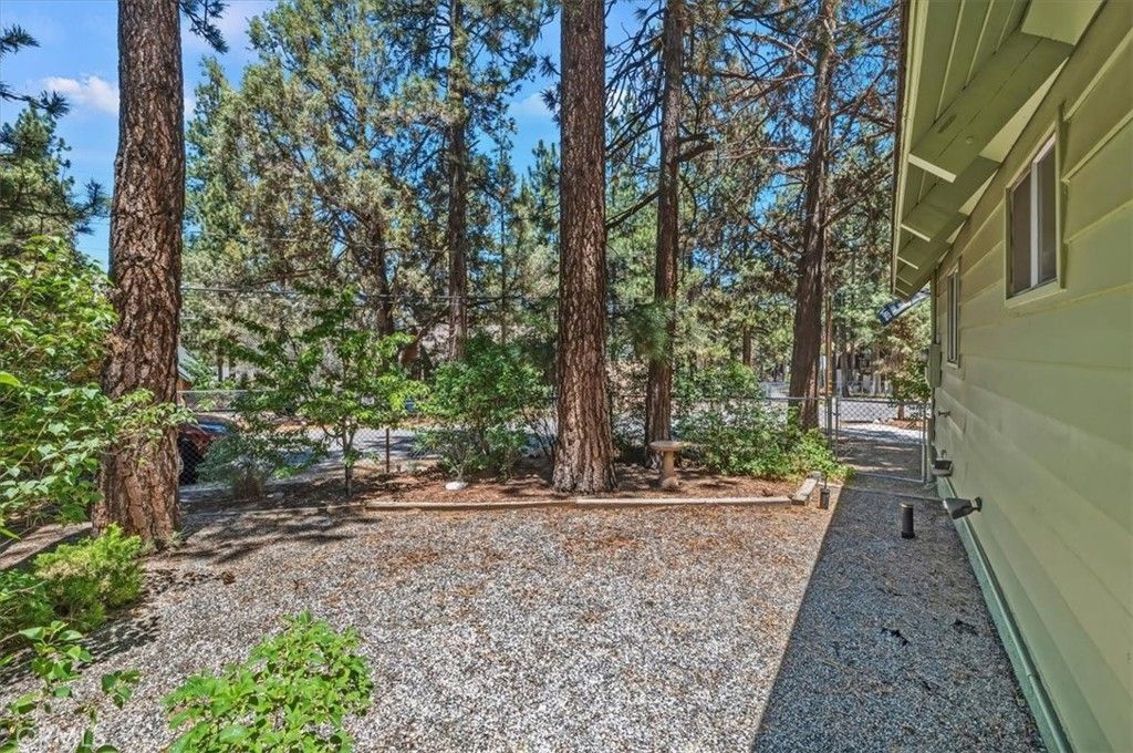 Image 27 of property listing at 424 Garrick, Big Bear City, CA 92314