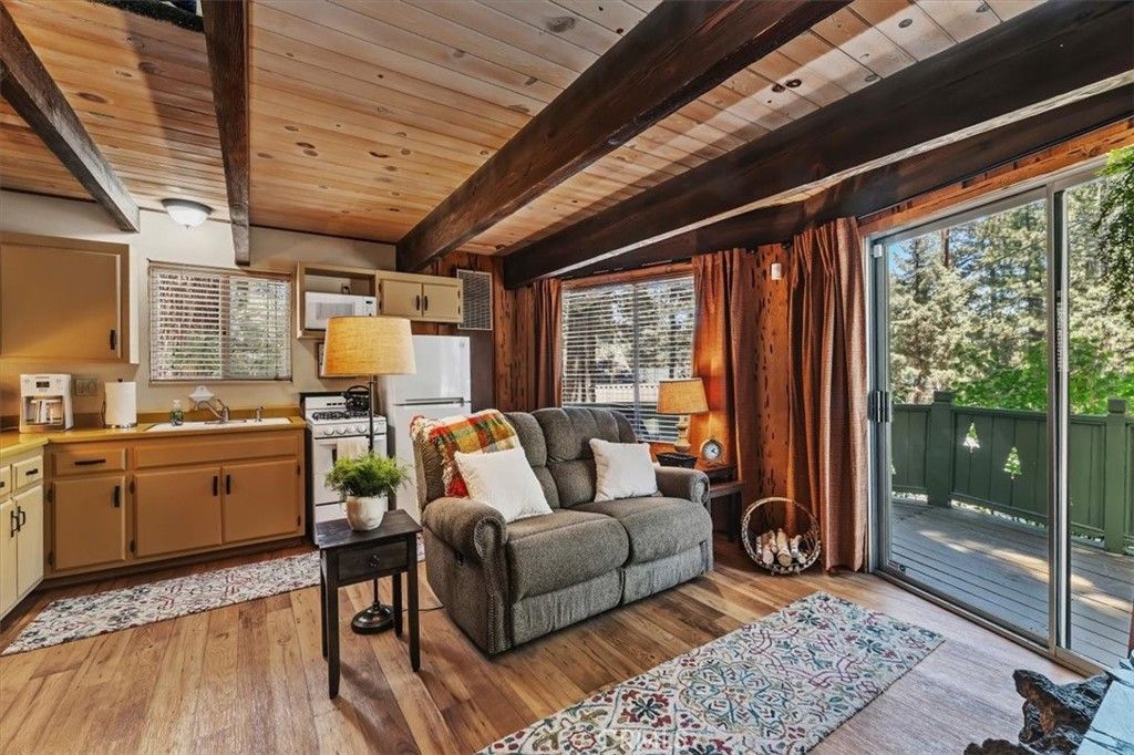 Image 6 of property listing at 424 Garrick, Big Bear City, CA 92314