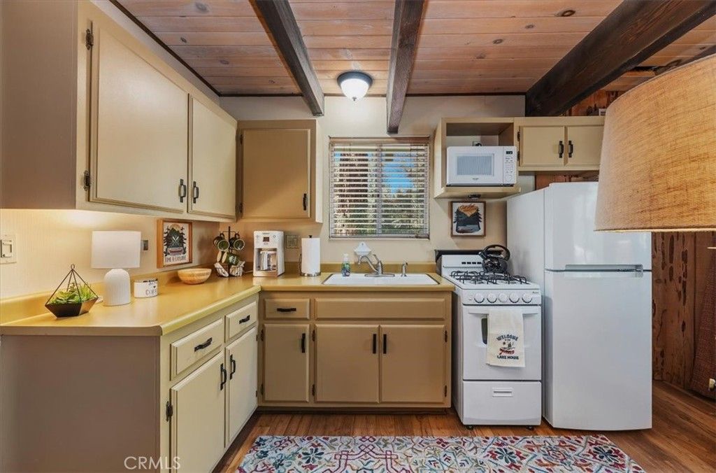 Image 9 of property listing at 424 Garrick, Big Bear City, CA 92314