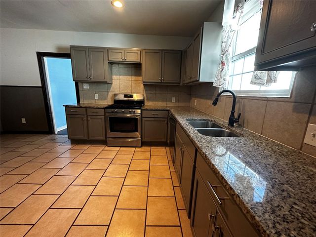 1009 E Humbolt Street, Fort Worth, TX 76104