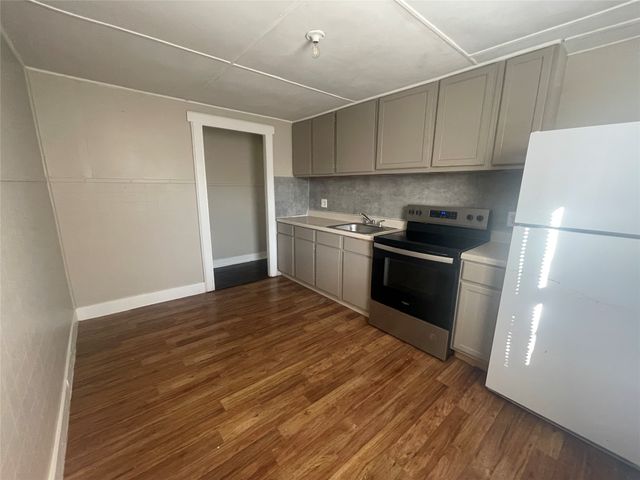 1009 E Humbolt Street, Fort Worth, TX 76104