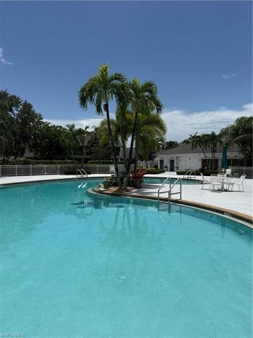 975 Partridge CIR 202, Naples, FL 34104