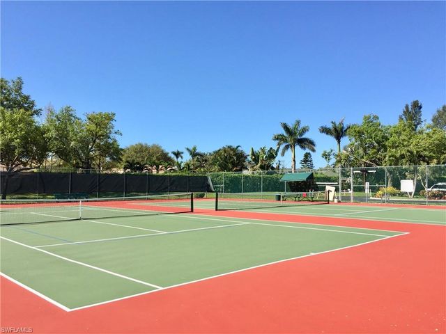 975 Partridge CIR 202, Naples, FL 34104