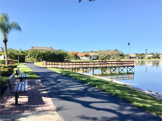 975 Partridge CIR 202, Naples, FL 34104
