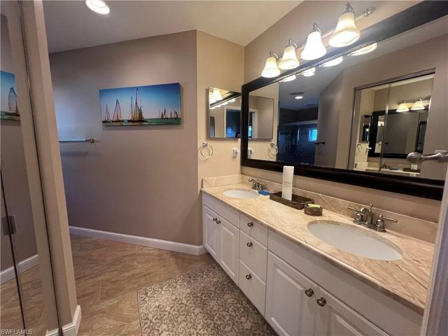975 Partridge CIR 202, Naples, FL 34104
