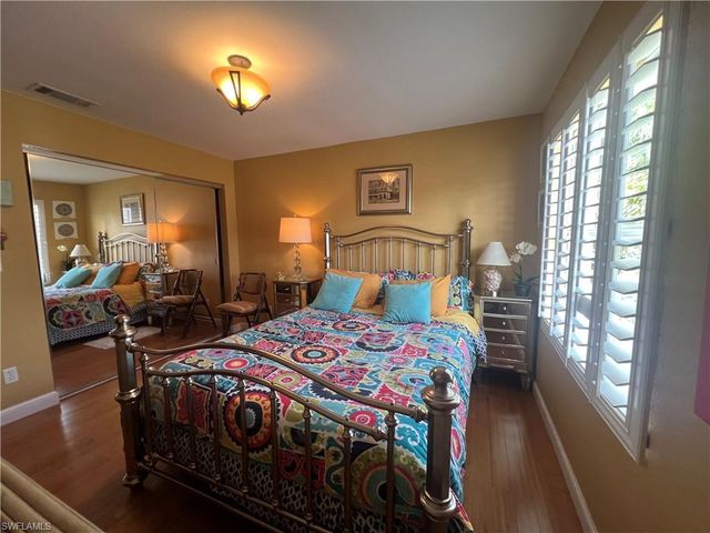 975 Partridge CIR 202, Naples, FL 34104