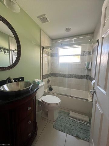 975 Partridge CIR 202, Naples, FL 34104
