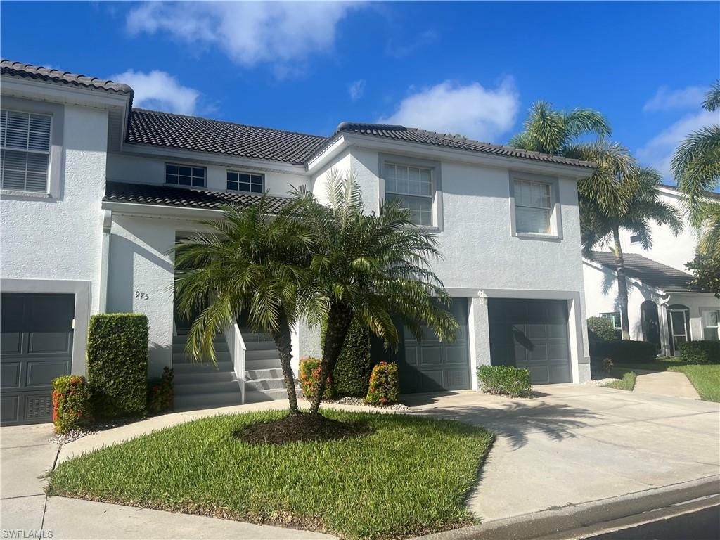 975 Partridge CIR 202, Naples, FL 34104