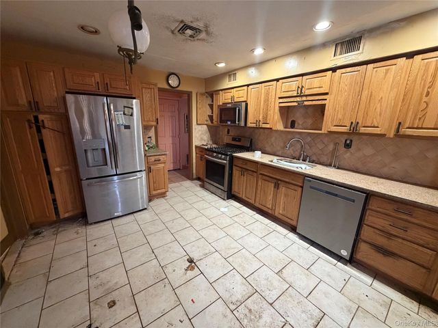 15 Bonnie Court, Spring Valley, NY 10977