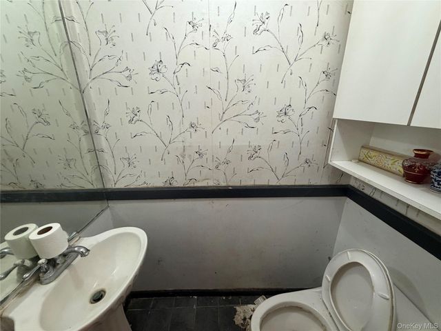 15 Bonnie Court, Spring Valley, NY 10977