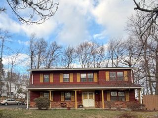 15 Bonnie Court, Spring Valley, NY 10977