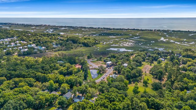 28 Mullet Bay Rd, Pawleys Island, SC 29585