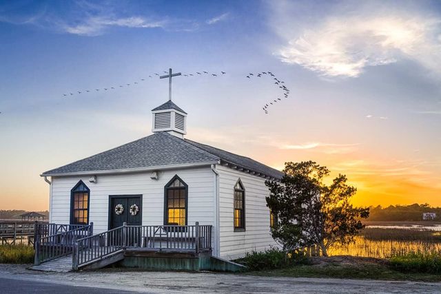 28 Mullet Bay Rd, Pawleys Island, SC 29585