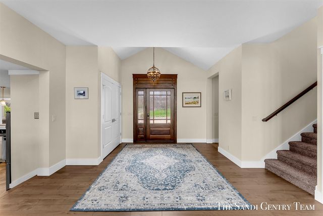 7 Circle Drive, Fruitport, MI 49415