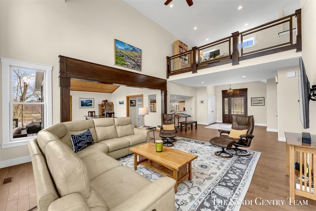 7 Circle Drive, Fruitport, MI 49415