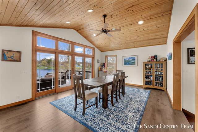 7 Circle Drive, Fruitport, MI 49415
