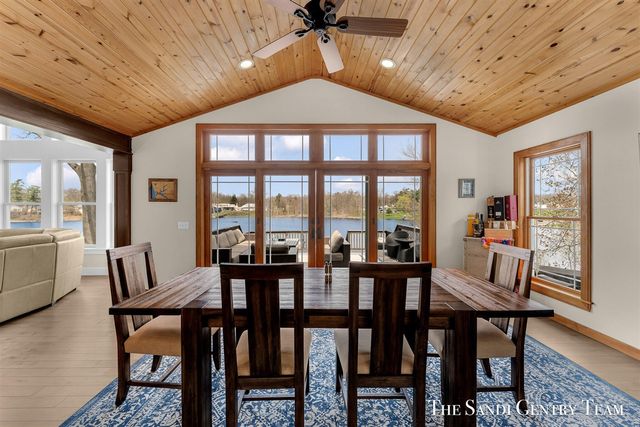 7 Circle Drive, Fruitport, MI 49415