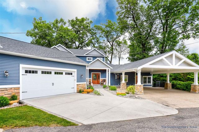 7 Circle Drive, Fruitport, MI 49415